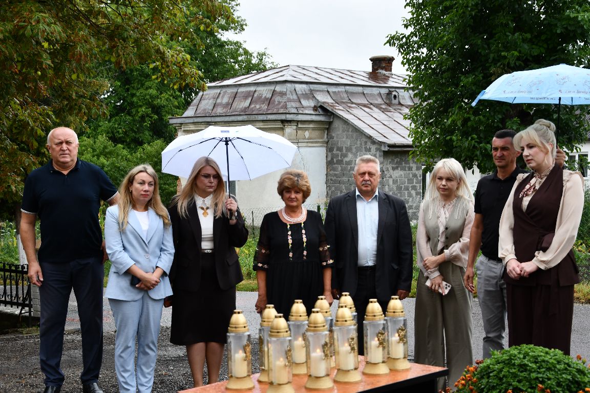 Візит до громади голови ОДА розпочався з вшанування пам’яті полеглих Захисників і Захисниць