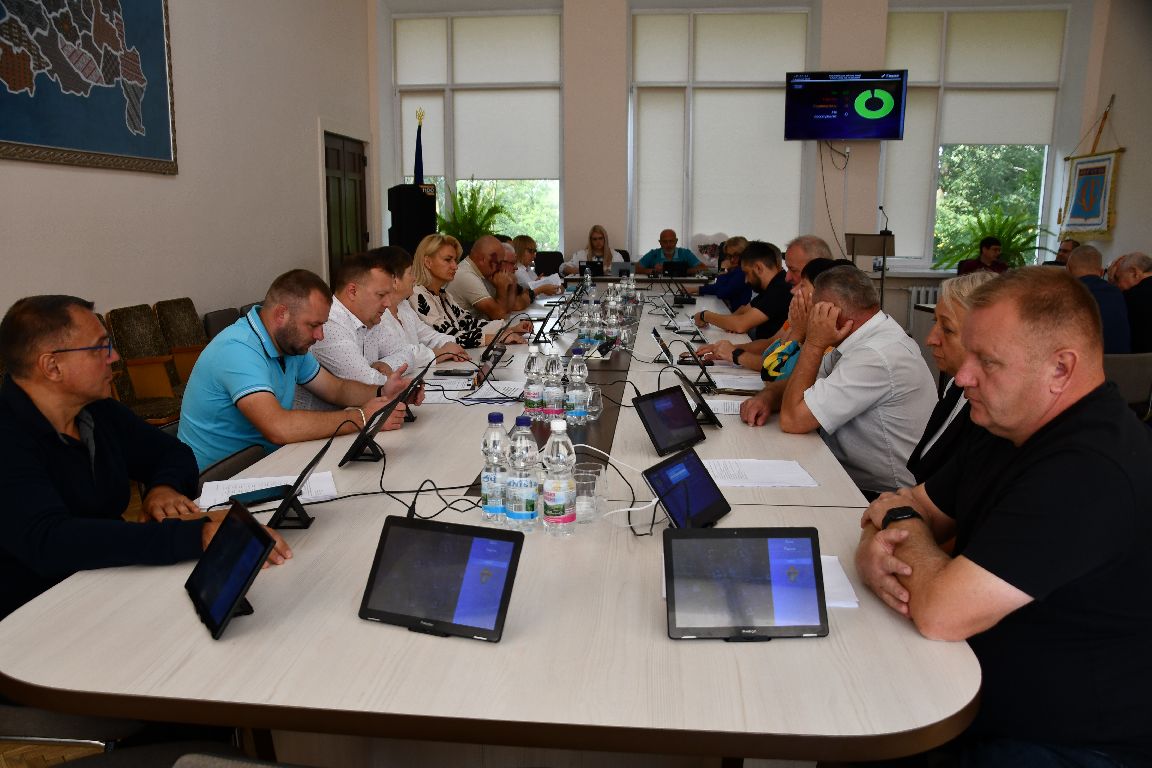 Відбулося ІІ пленарне засідання 76-ї сесії міської ради: депутати розглянули питання освіти, бюджету та майна громади