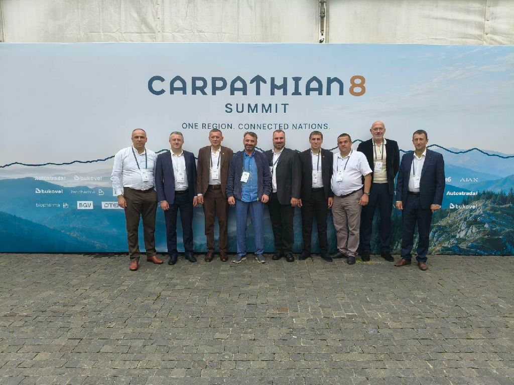 8 країн — один регіон: на Прикарпатті розпочав роботу Саміт Карпатської вісімки C8