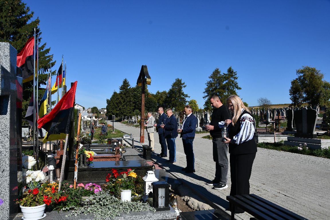 Світло лампадок і тиха молитва: у громаді вшанували пам’ять полеглих...